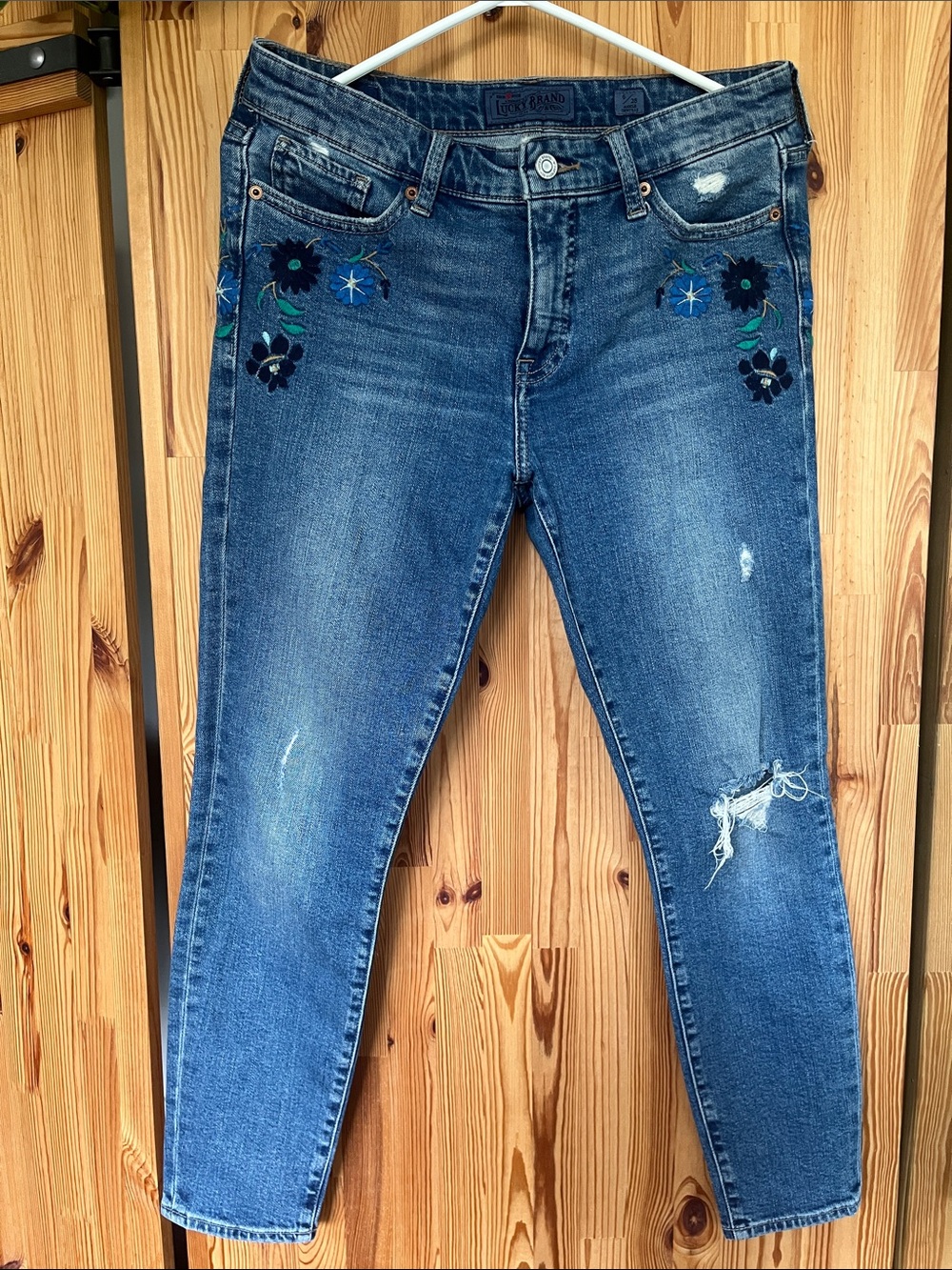 Lucky Brand cropped floral jeans (size 28)